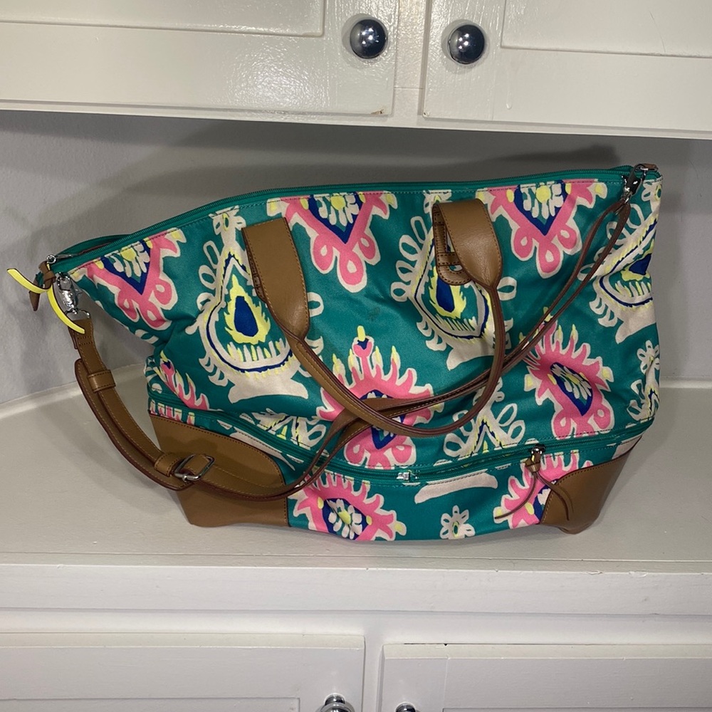 stella + dot green floral overnight bag